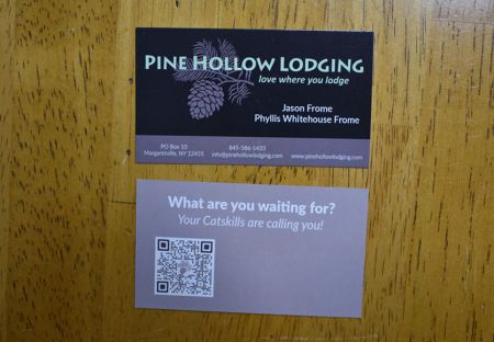 pine-hollow-lodging-business-cards.jpg